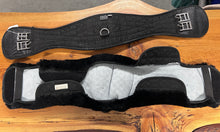 Load image into Gallery viewer, Waldhausen Lambskin Girth 30&quot;
