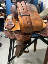 Load image into Gallery viewer, 14&quot; Frontier Barrel Saddle
