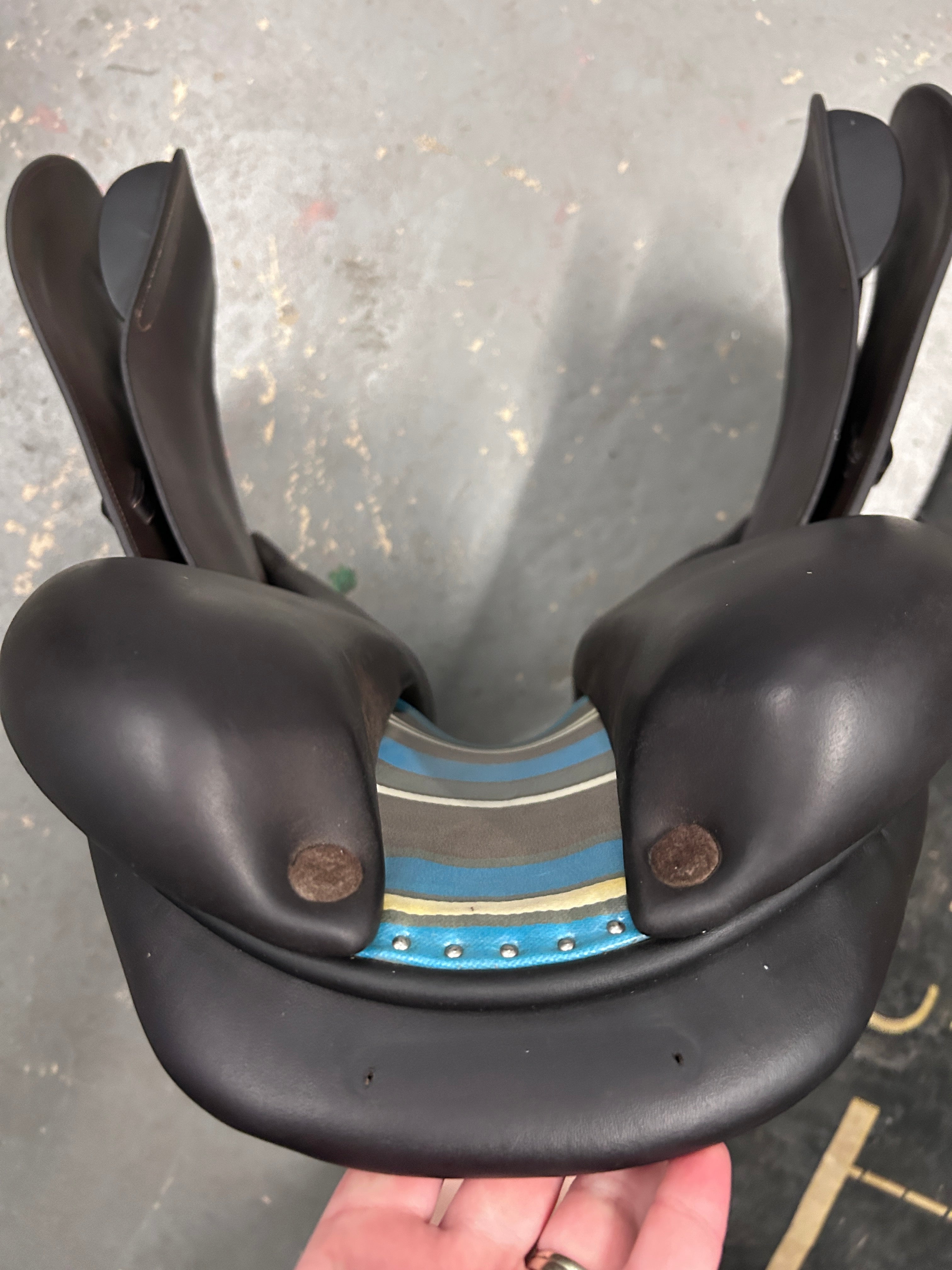 17" Voltaire Palm Beach 3AAA Close Contact Saddle