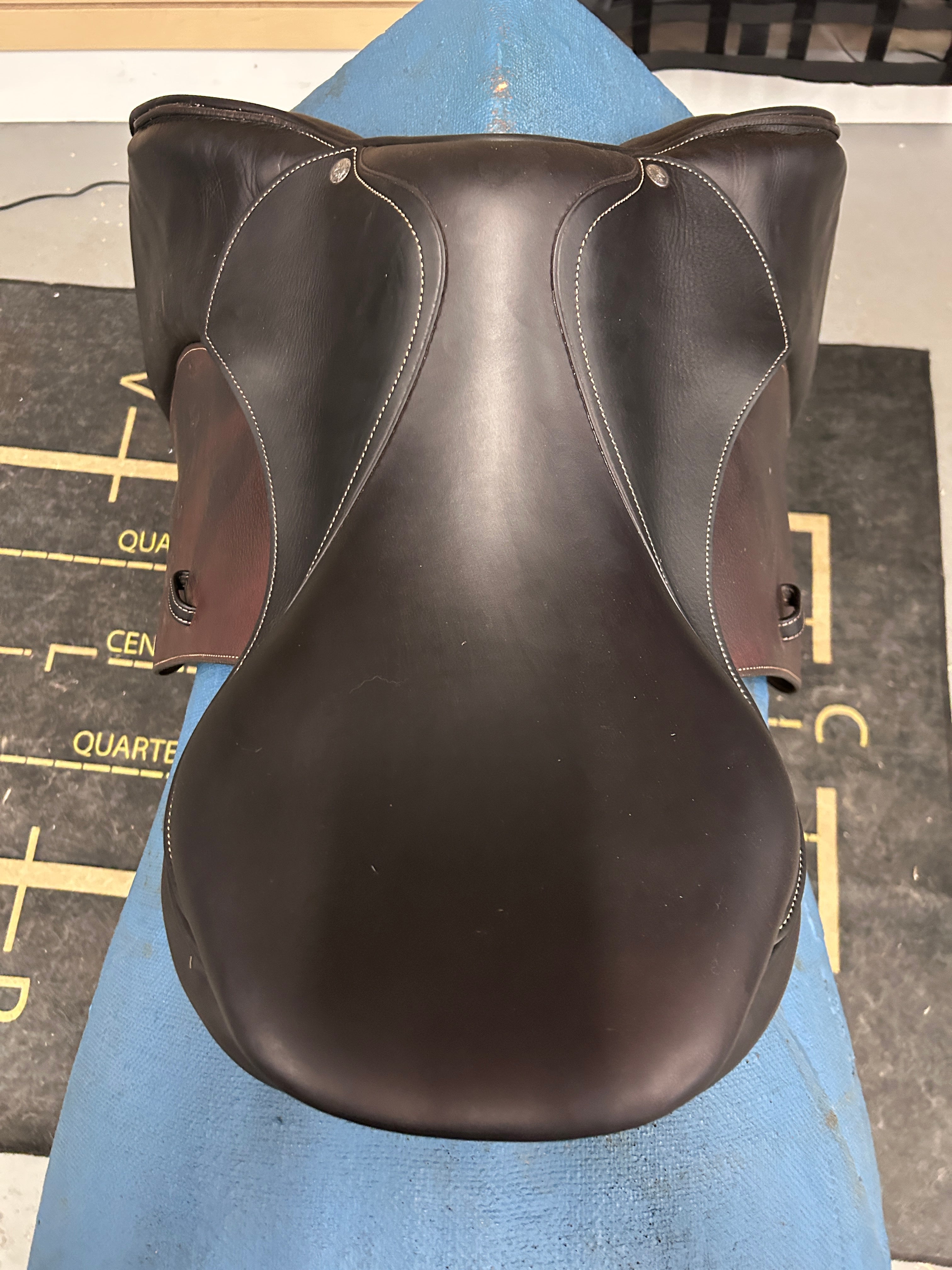 17" Voltaire Palm Beach 3AAA Close Contact Saddle