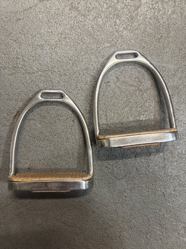 English Fillis Stirrup Irons 4.5