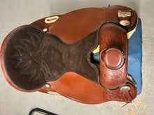 Load image into Gallery viewer, 17&quot; Big Horn Halfinger Saddle
