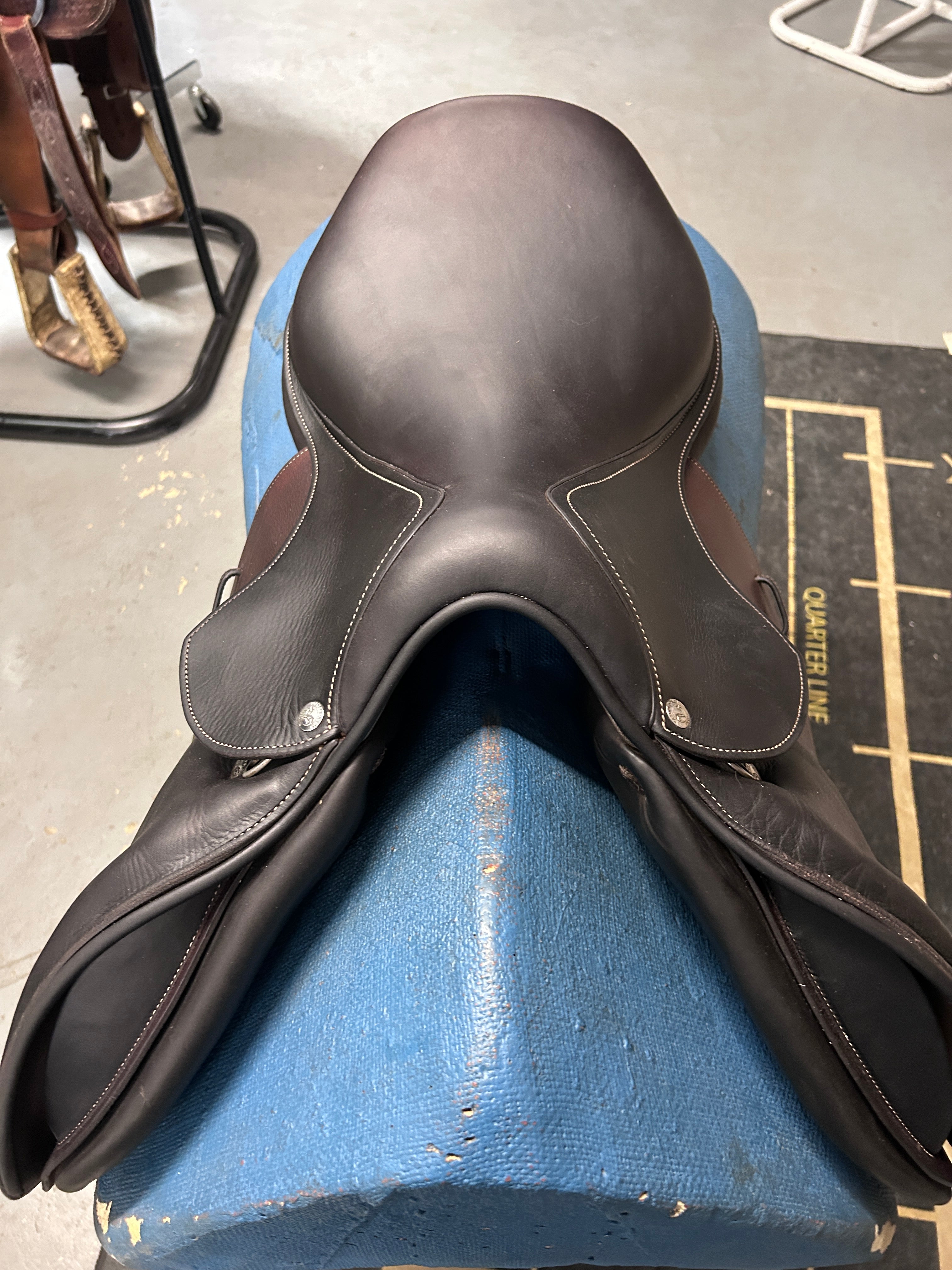17" Voltaire Palm Beach 3AAA Close Contact Saddle