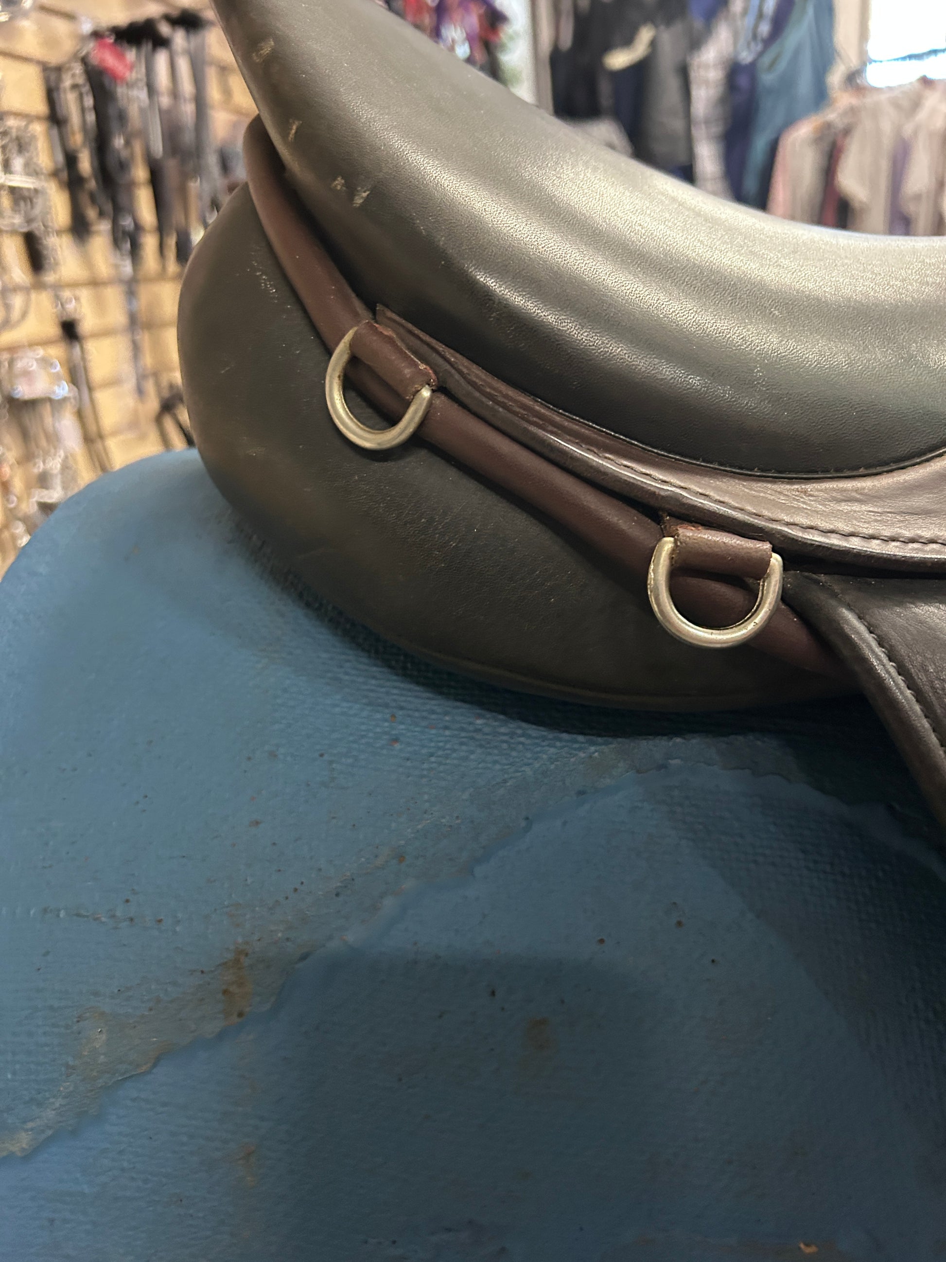17.5" Courbette Vision Close Contact Saddle-Saddle-Consignment-Evolution Equestrian Co.
