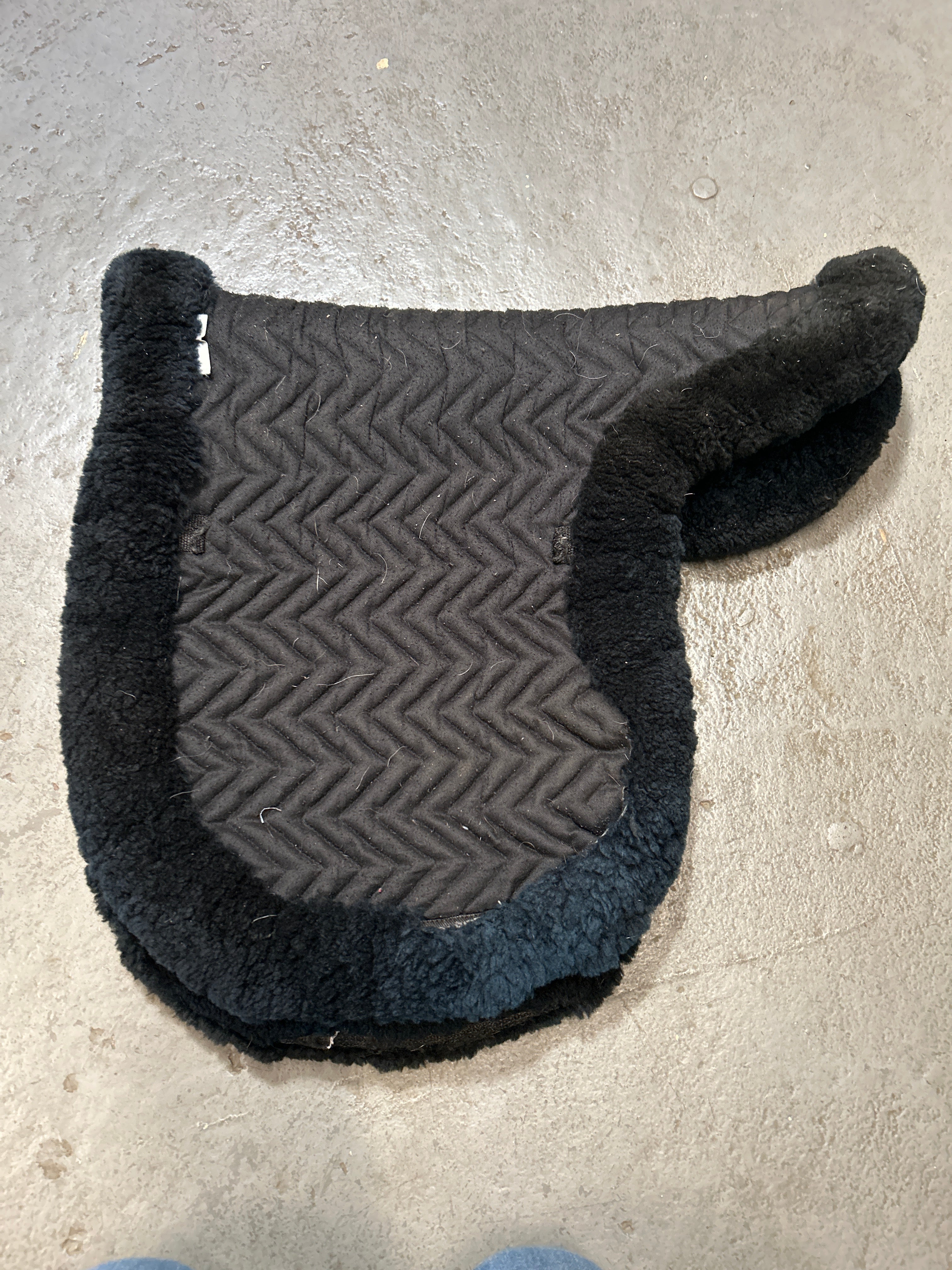 Fleeceworks Black Shaped Dressage Saddle Pad-Dressage Saddle Pad-Consignment-Evolution Equestrian Co.