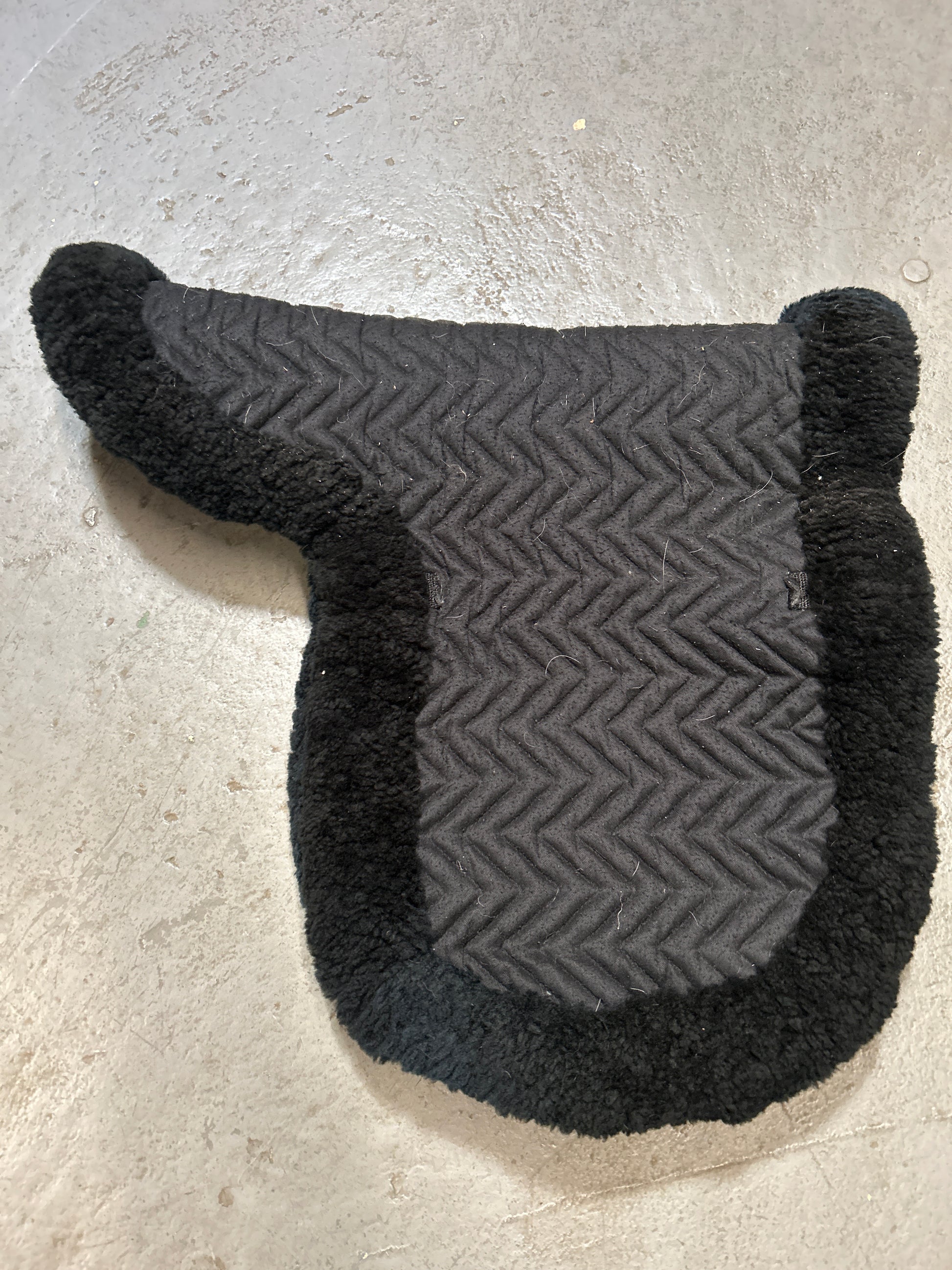 Fleeceworks Black Shaped Dressage Saddle Pad-Dressage Saddle Pad-Consignment-Evolution Equestrian Co.