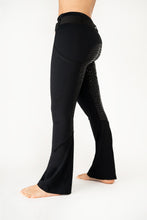 Load image into Gallery viewer, Sync Bootcut Venom Full Seat Tights Small
