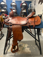 Load image into Gallery viewer, Martin_Western_Saddle
