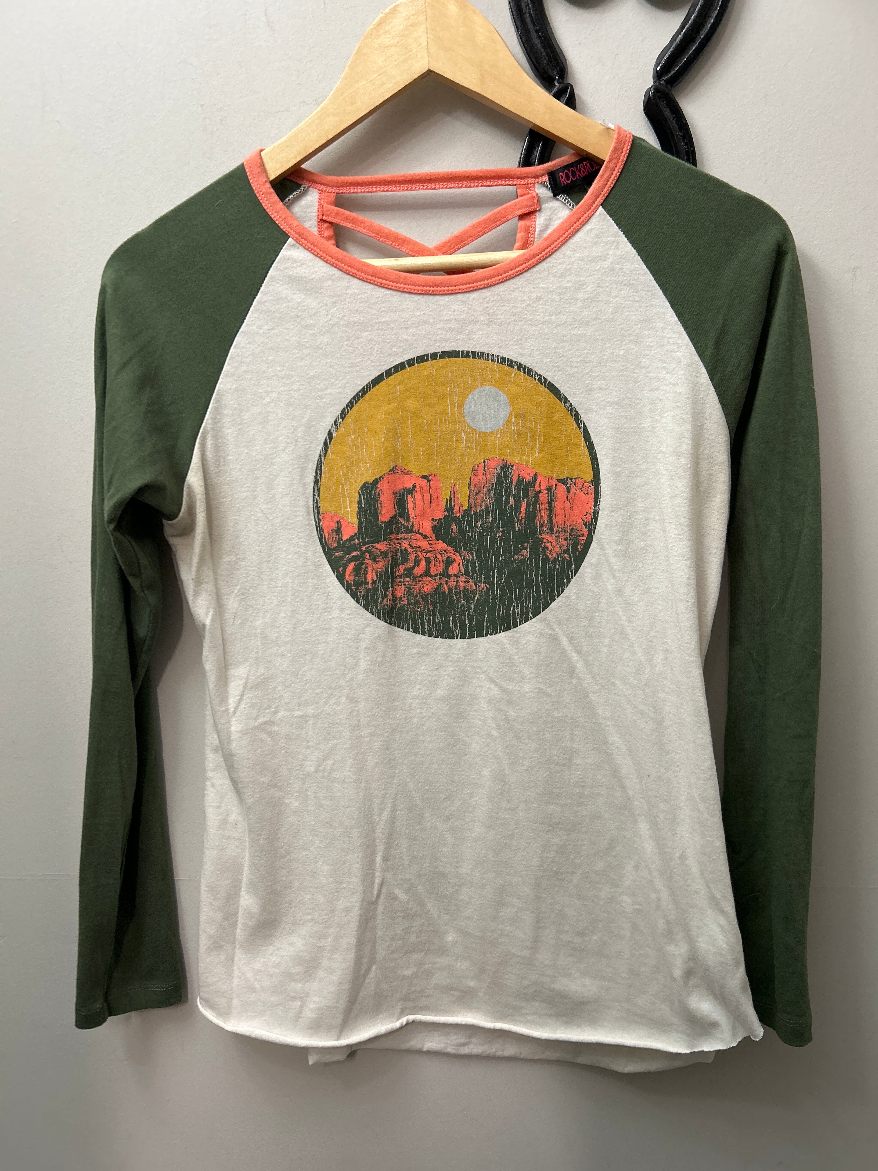 Rock & Roll Cowgirl Shirt Arizona Mountains Medium-Western Shirt-Consignment-Evolution Equestrian Co.