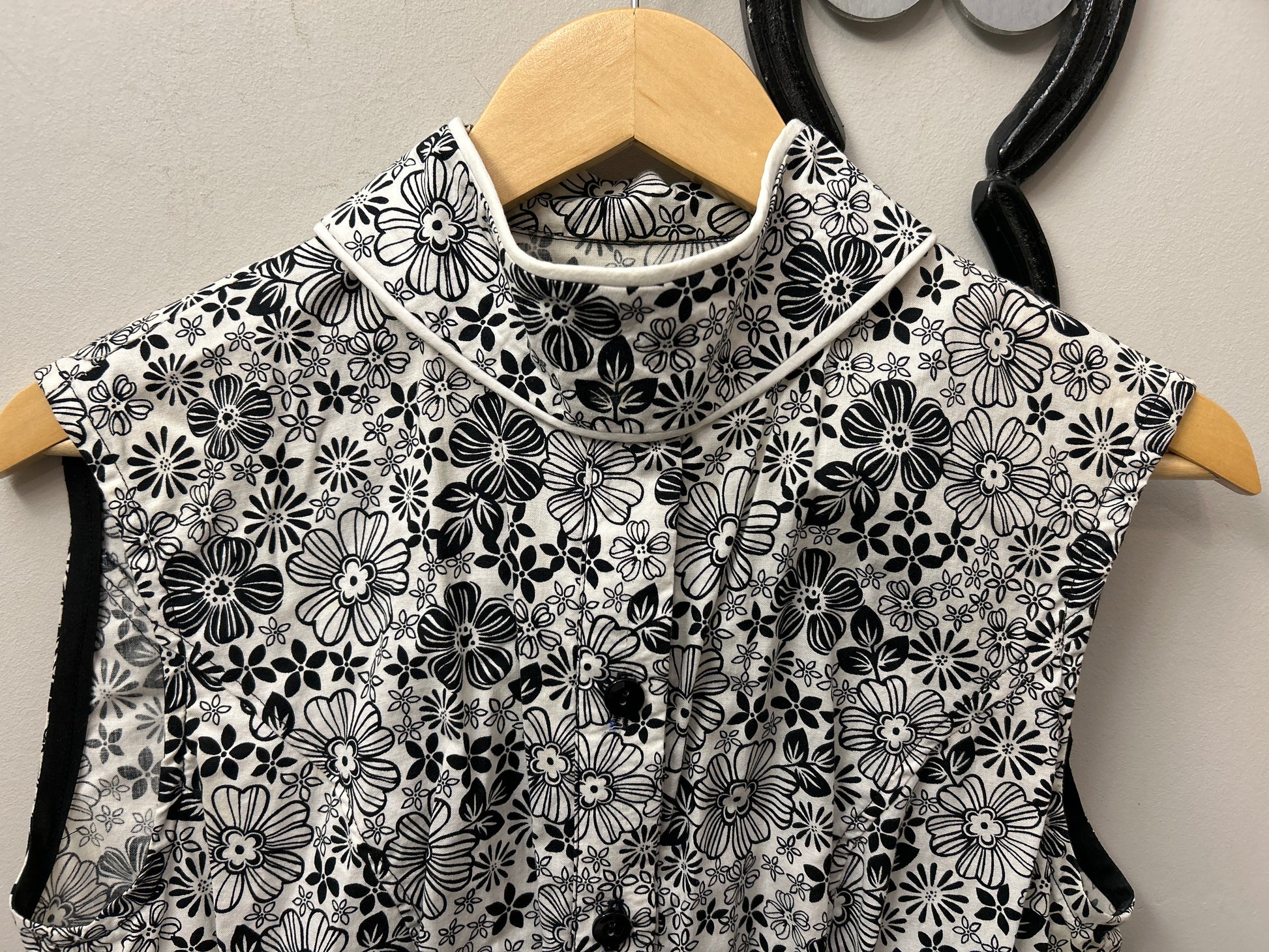 Show Shirt Sleeveless Floral Print Medium-Show Shirts-Consignment-Evolution Equestrian Co.