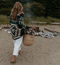 Load image into Gallery viewer, Wylde Brigade Esmeraldas Aztec Reversible Blanket: Queen-Gift-Wylde Brigade-Evolution Equestrian Co.
