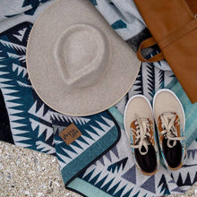 Load image into Gallery viewer, Wylde Brigade Manta Aztec Reversible Blanket-Gift-Wylde Brigade-Queen-Evolution Equestrian Co.
