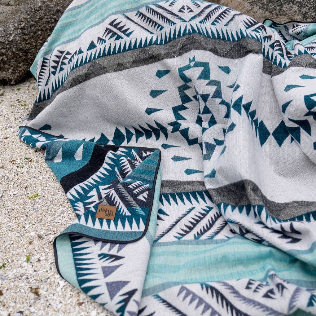 Wylde Brigade Manta Aztec Reversible Blanket: Queen