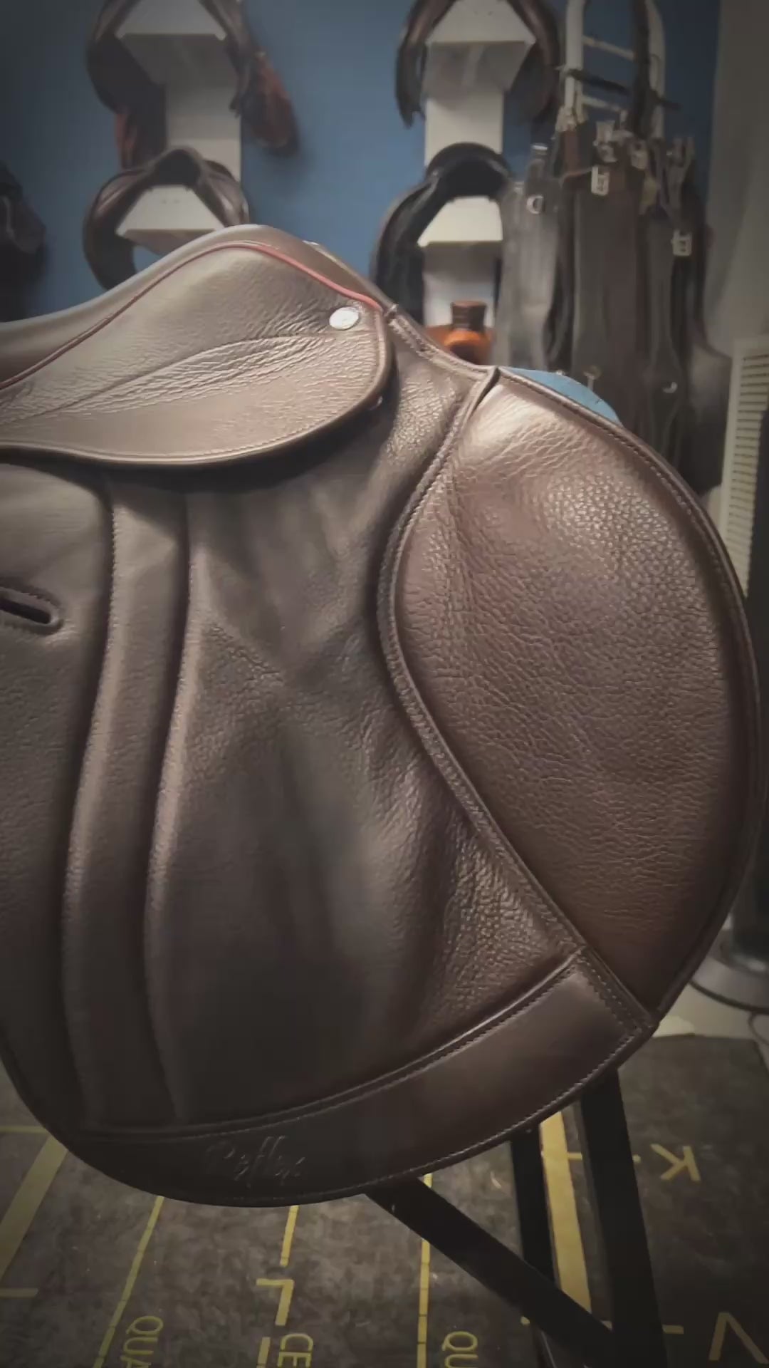 Load video: 17.5" Frank Baines Reflex Close Contact Saddle