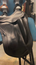 Load and play video in Gallery viewer, 17&quot; Regal Monoflap Dressage Saddle
