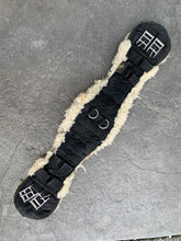Load image into Gallery viewer, BR Sheepskin Dressage Girth 27&quot;
